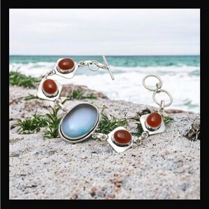 Blue Chalcedony & Carnelian
Gemstone Handcrafted Size 7”-8” Toggle Bracelet NWT